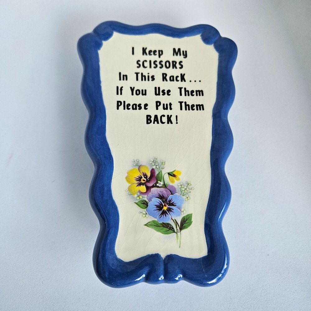 Vintage Ceramic Scalloped Scissor Holder Wall Floral Blue Trim